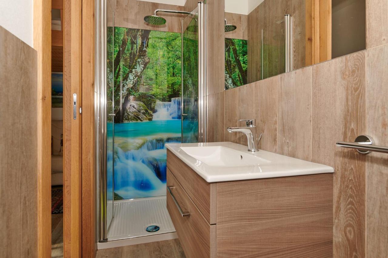 Front Lake Studio With Loft Bed And Pool Bardolino Kültér fotó