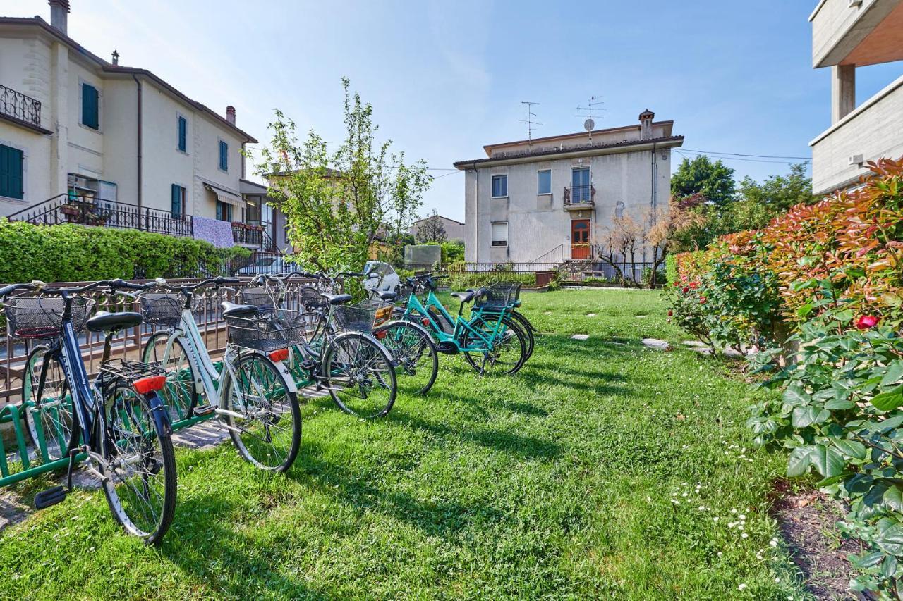 Front Lake Studio With Loft Bed And Pool Bardolino Kültér fotó