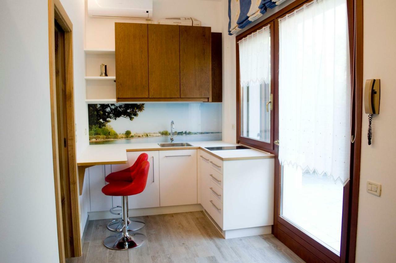 Front Lake Studio With Loft Bed And Pool Bardolino Kültér fotó